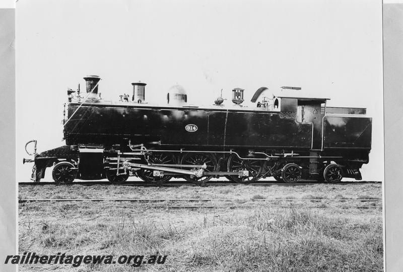 P00020
DM class 314, renumbered DM class 581 on 20th September 1945, side view.
