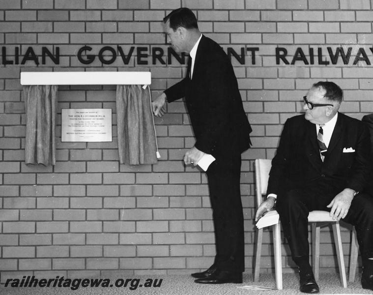 P00154
The Minister for Railways, Mr R. O'Connor, unveiling a plaque at the opening ceremony of the Midland Terminal.
