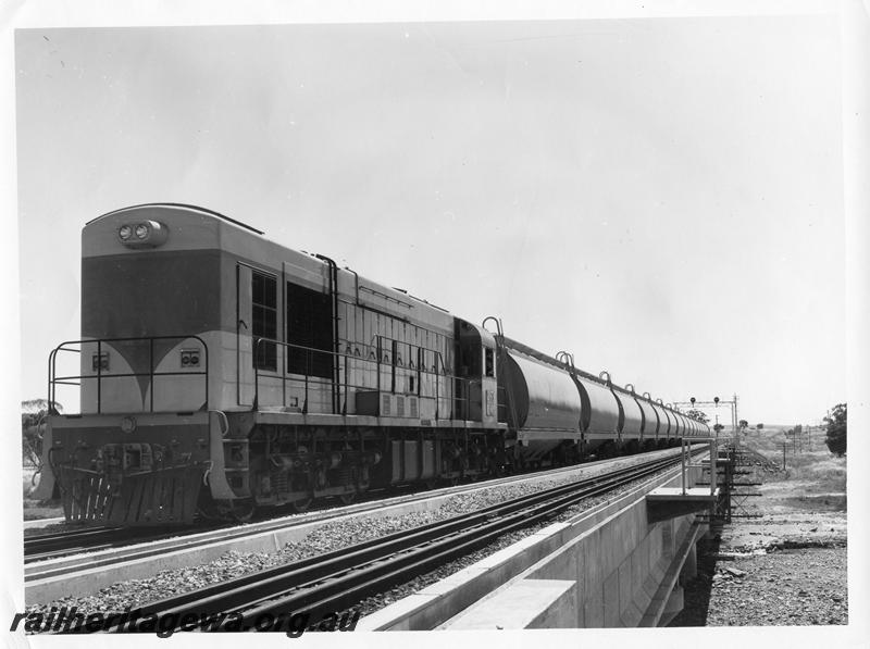 P00325
K class 203, grain train, on the Avon River Bridge, looking back towards Avon Yard
