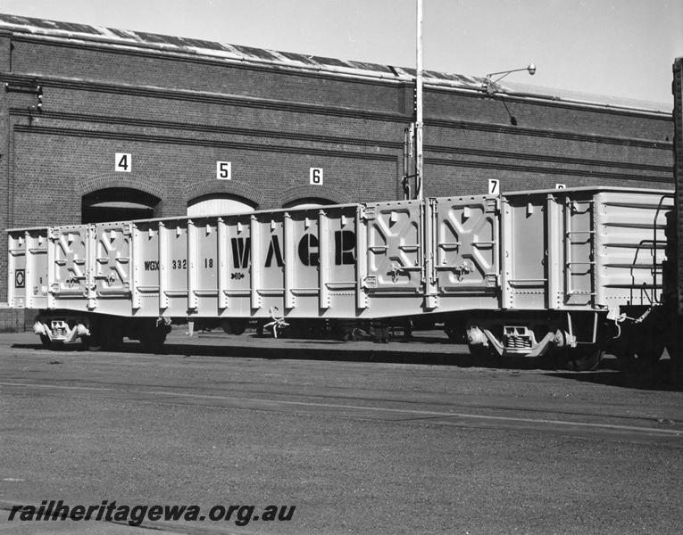 P00422
1 of 3 views of WGX class 33218 standard gauge bogie gondola, (later reclassified to WOAX class) Midland Workshops, as new, side and end view.
