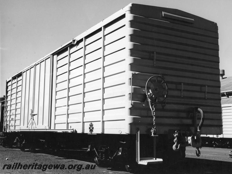 P00440
VH class all steel bogie van, side and end view
