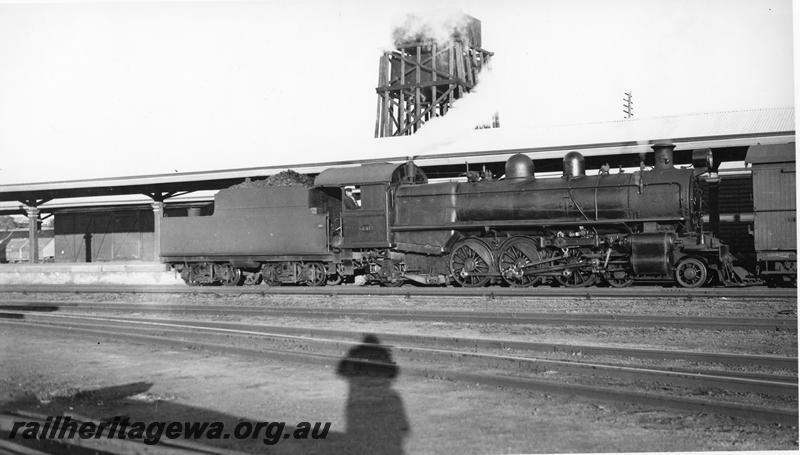 P00471
P class 441 (renumbered to P class 501 on 13/6/1947), Kalgoorlie Station, side view
