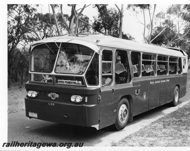 P00658
Railway bus, L69, front and side view
