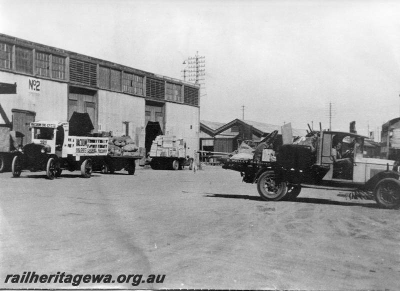 P00796
Motor vehicles, goods shed, Perth Goods Yard
