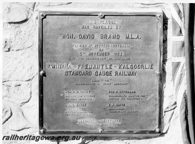 P00798
Plaque commemorating the commencement of the Standard Gauge project
