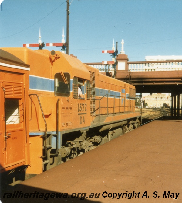 P01103
DA class 1572, Perth Station, on suburban passenger service
