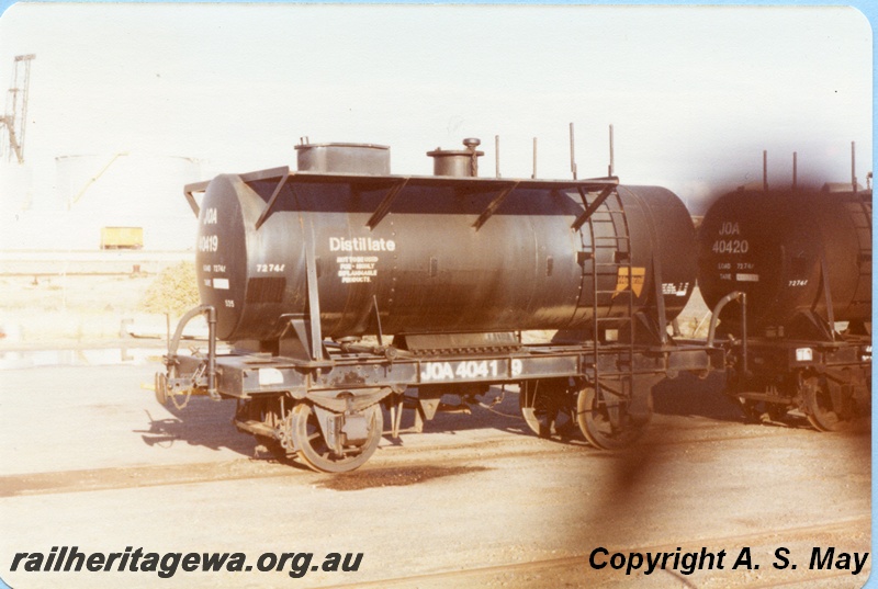 P01111
JOA class 40419, North Fremantle, end and side view.

