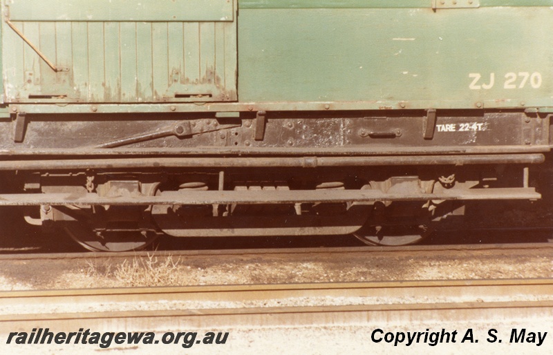 P01120
ZJ class 270, side view of the bogie
