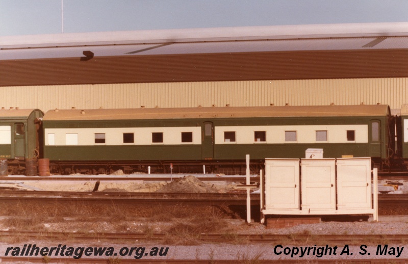 P01248
AZ class 436 carriage, green and cream livery, side view, relay boxes in the foreground, Claisebrook, ER line.
