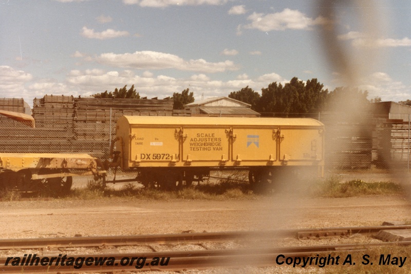 P01255
DX class 5972 scale adjusters weigh bridge testing van, yellow livery, side view.
