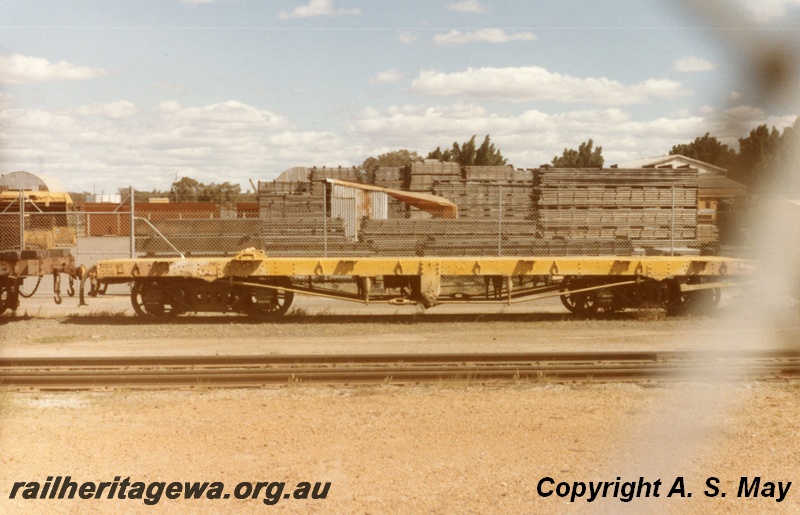 P01257
QRC class 706 flat top container wagon, yellow livery, side view, Midland Workshops.
