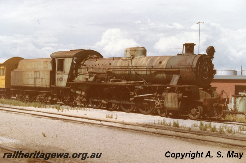 P01334
W class 924, Forrestfield Yard, side and front view, awaiting trans shipment
