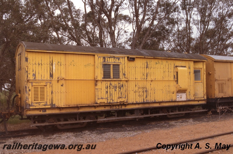 P01376
Z class 534, Narrogin, GSR line, end and side view.
