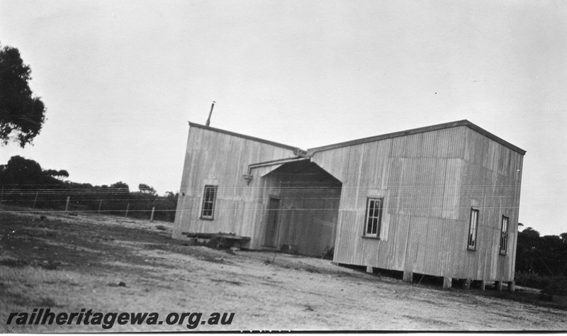 P01424
3 of 4 images of the buildings and other structures at the Ravensthorpe station precinct, HR line, barracks, side and end view, appears to be two goods sheds face to face
