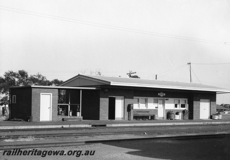 P01501
Station buildings, Morawa, EM line, end and trackside view, brick version
