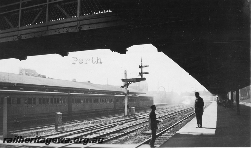 P01627
Carriages, signal, view looking east taken from No. platform, Perth Station.c1926 
