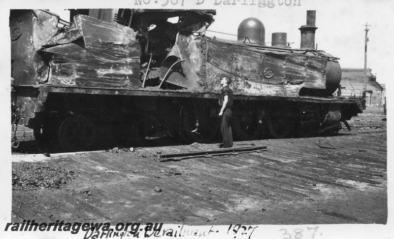 P01669
D class 387, damaged in Cape Horn accident, near Boya, M line. The photo is taken of the damaged loco at Midland Junction.

