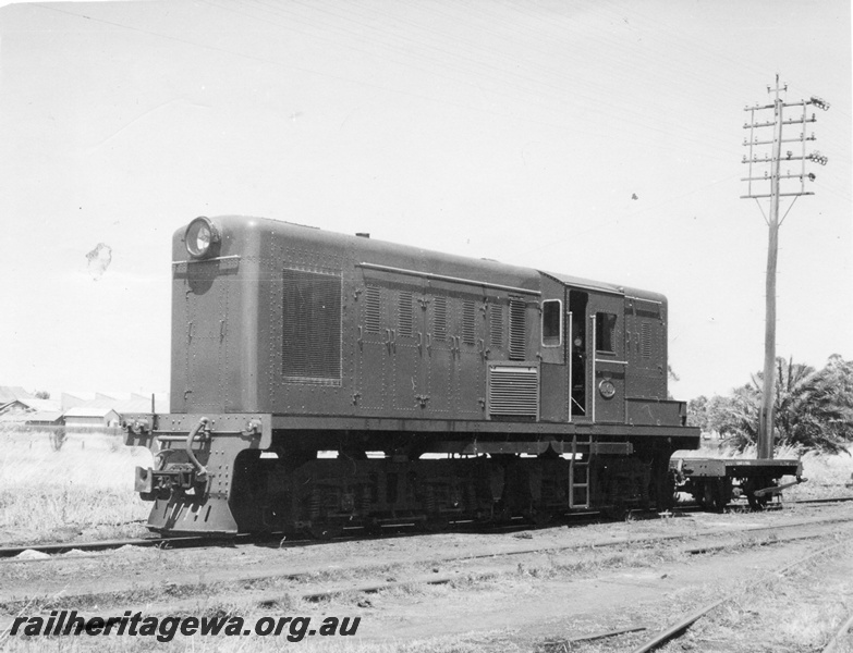P01737
2 of 2, Y class 1101, I class 746 shunter's float, Midland, ER line, front and side view.
