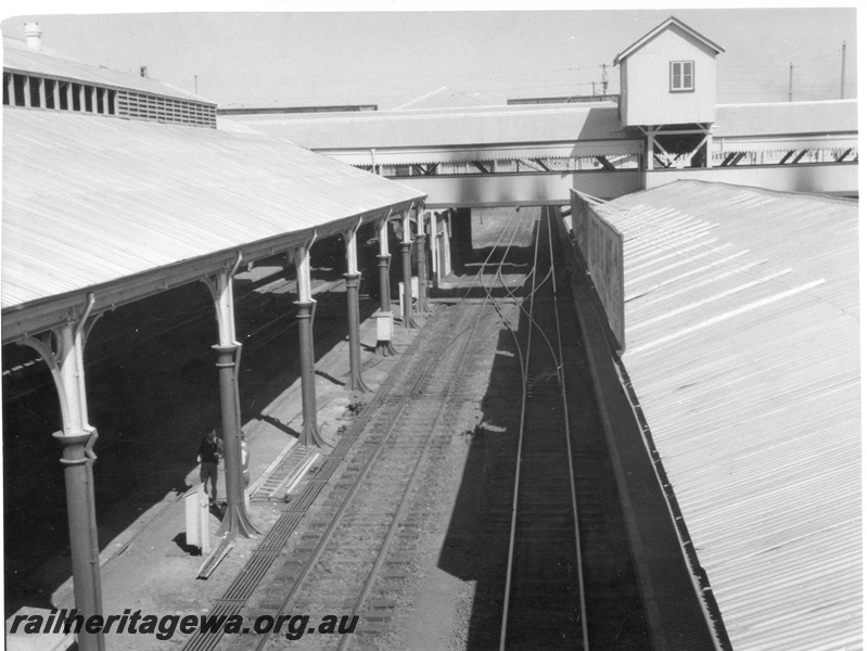 P01752
Perth station, platform 6, view looking west, ER line.
