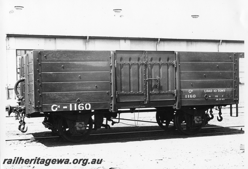 P01782
GN class 1160, four wheel open wagon, end and side view.
