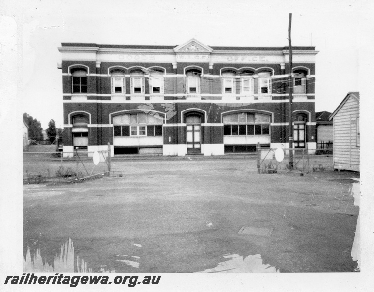 P01809
Perth Goods Office, Melbourne Road, front view, taken just after closure
