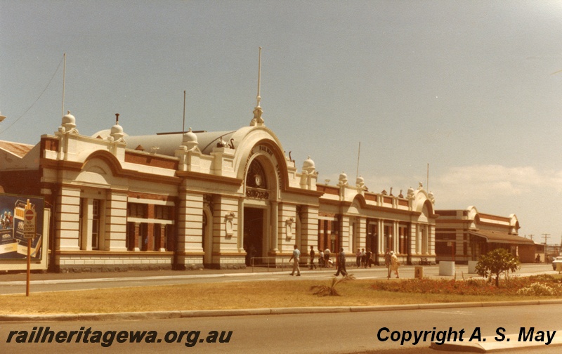 P01823
Station building, Fremantle, roadside view, ER line.

