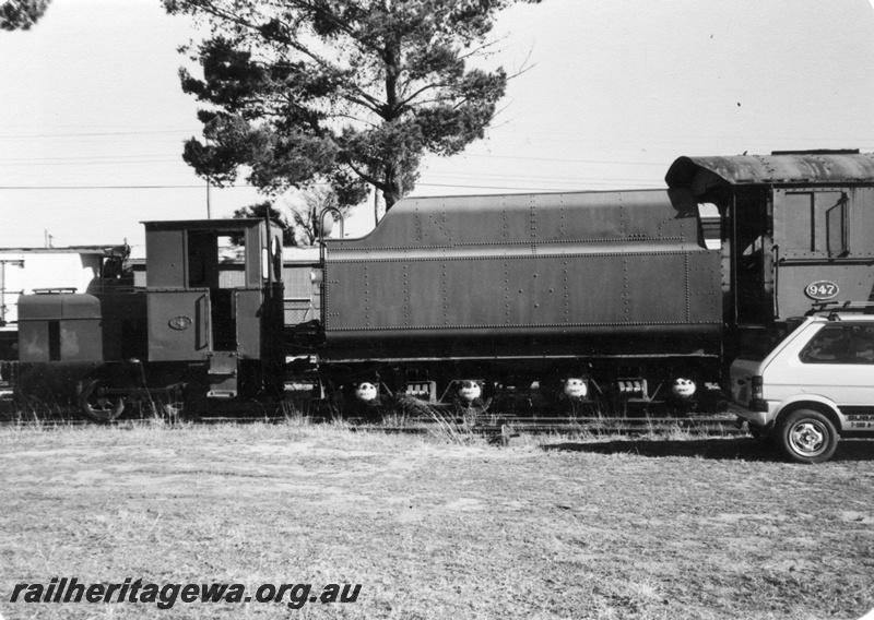 P01840
Loco No.4 shunting a W class 947, Rail Transport Museum, side view.
