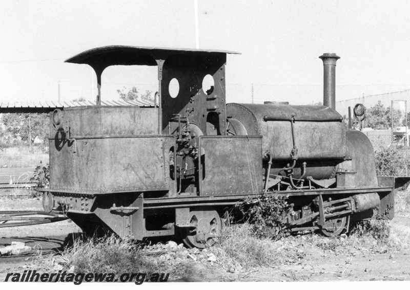 P01885
2 of 2 views of the 0-6-0 loco 