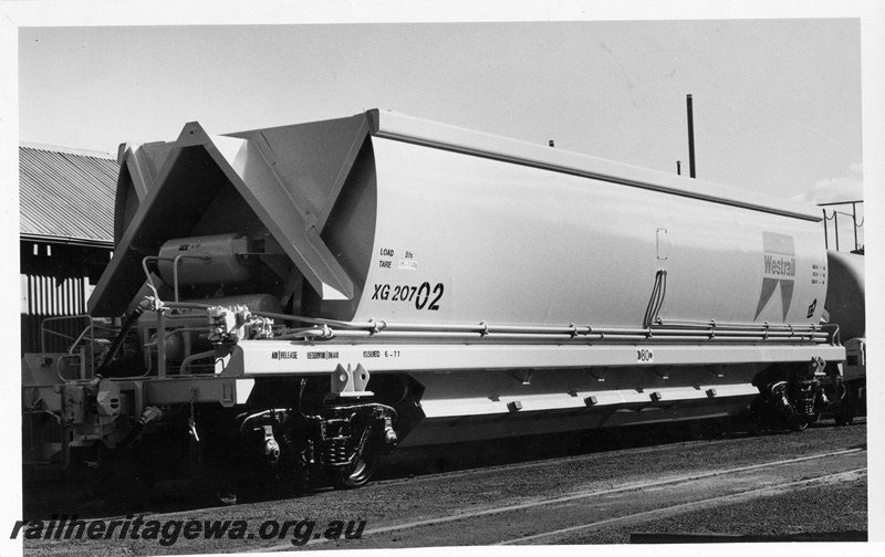 P01909
XG class 20702 bogie coal hopper, end and side view, as new.
