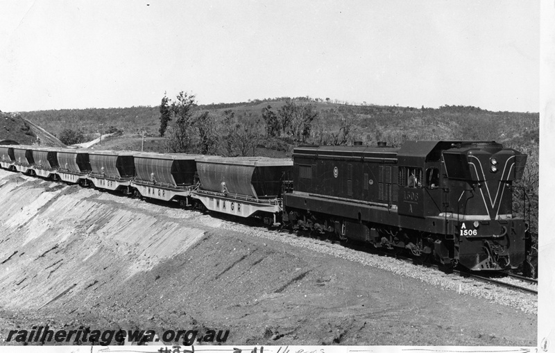 P01943
A class 1506 diesel loco on bauxite train, side view. KJ line.
