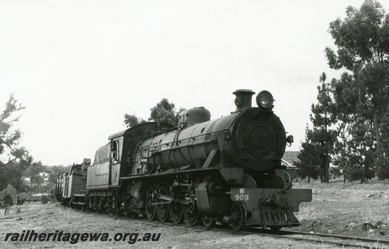 P02295
W class 903, Collie, BN line, side and front view, goods train
