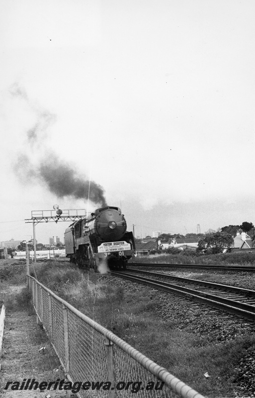 P02378
NSWR loco C3801 on the Western Endeavour, signal gantry with searchlight signals, Mount Lawley, mainly front view
