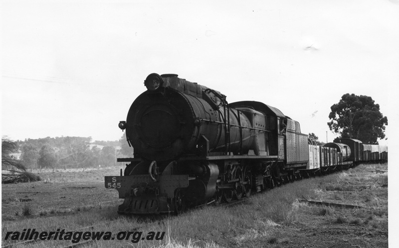 P02388
S class 545, departing Williams for Collie, BN line, front and side view, goods train
