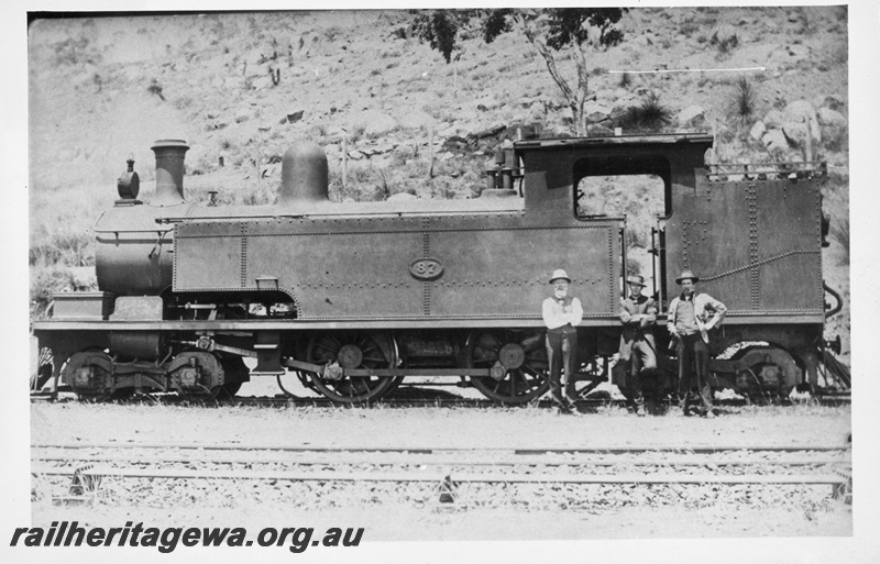 P02452
N class, 87, crew in front of the loco, side view.
