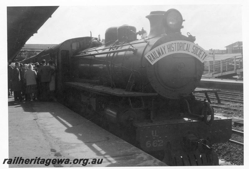 P02509
U class 662 steam locomotive, on Chidlow ARHS Tour, side and front view, Perth, ER line.
