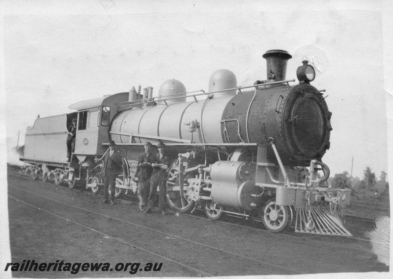 P02524
L class 255 steam locomotive in workshops grey, side and front view. c1924.
