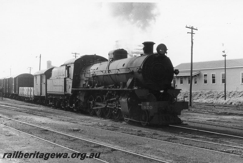 P02528
W class 920 steam locomotive, side view, hauling a goods train, Bunbury, SWR line. c1970.

