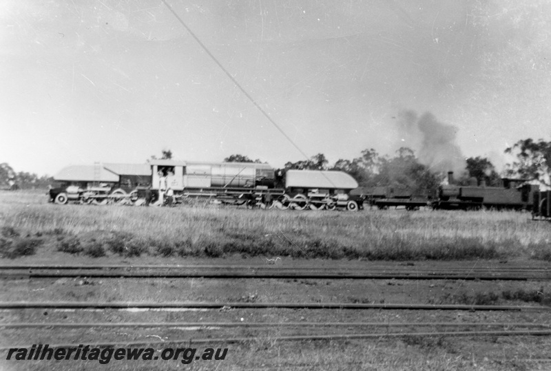 P02630
ASG class Garratt locomotive with full length cowling in photographic grey and black livery, B class steam loco, Midland Junction, side view
