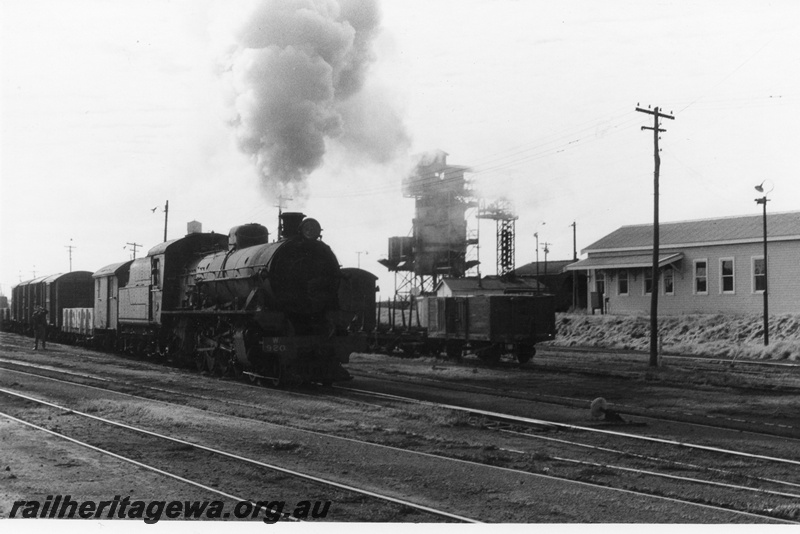 P02692
W class 920 steam locomotive on goods train working, side and front view, coal stage in the background, Bunbury, SWR line. c1960s.
