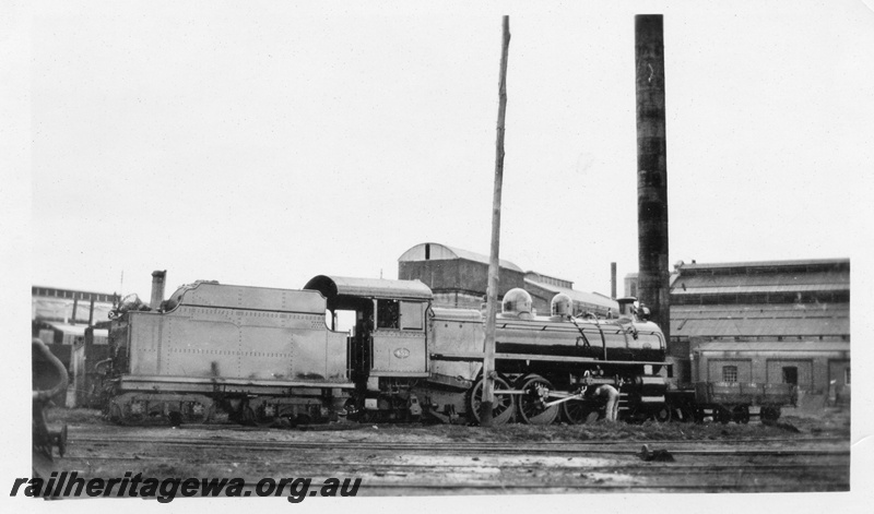 P02799
P class 452 (renumbered P class 512 on 12.6.1947), Midland Workshops, end and side view
