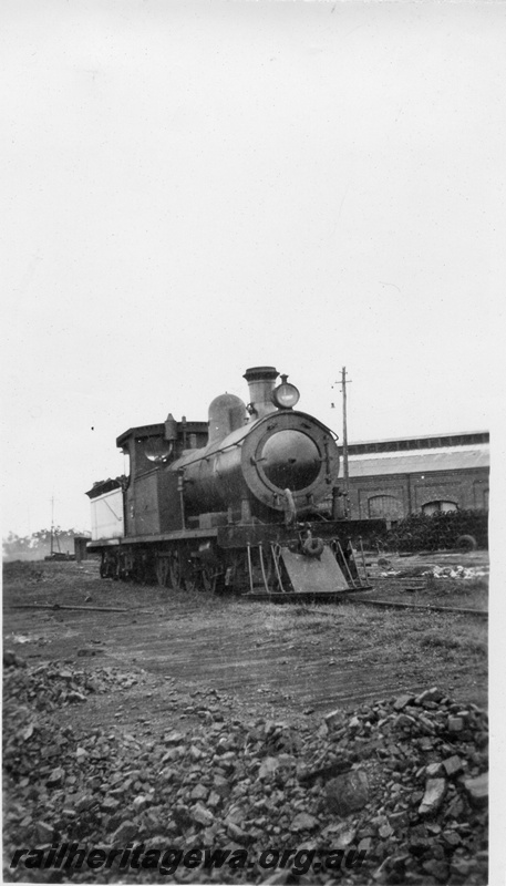 P02800
O class with bar cowcatcher and oil headlight, Midland Workshops, side and front view
