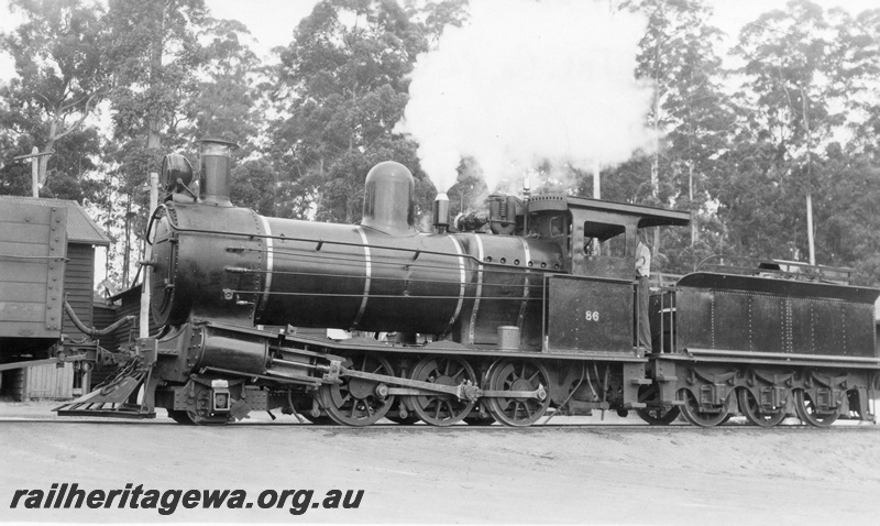 P02832
Bunnings loco YX class 86, side view, Donnelly River mill.
