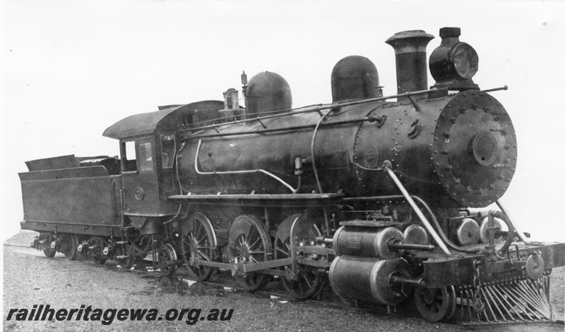 P02839
EC class 251 compound steam locomotive, minus the bell, fitted with a Ramsbottom safety valve, side and front view, post 1906.
