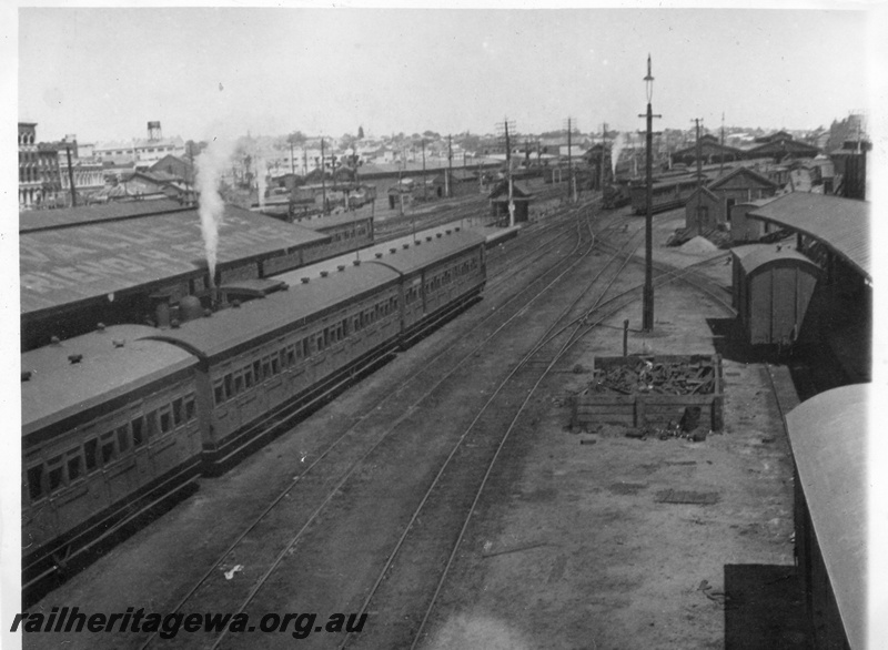P02886
Perth station looking west from the Horseshoe Bridge, yards, tracks, passenger platform, sheds, ER line.
