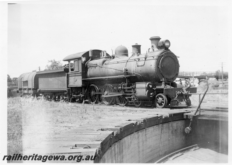 P03021
ES class 339 steam locomotive with a JA class travelling tank, approaching the turntable, side and front view, Bunbury, SWR line.
