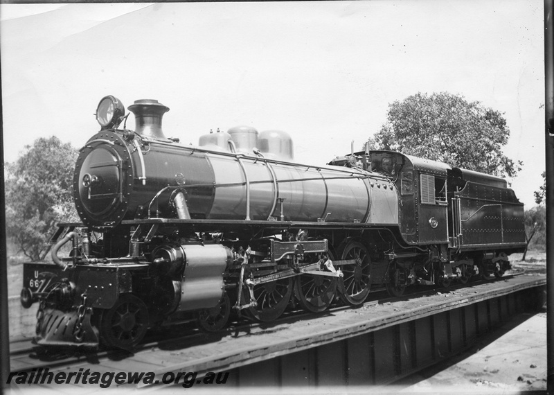 P03049
U class 662, in photographic livery, front and side view, c1940

