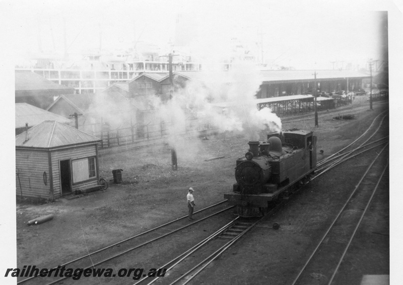 P03090
K class 105 steam locomotive, front and side view, shunting, Fremantle, ER line
