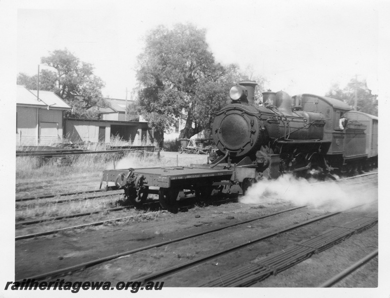 P03093
Es class 345 4-6-2 steam loco atached to shunters float I class 274 shunting at Midland Junction, front and side view
