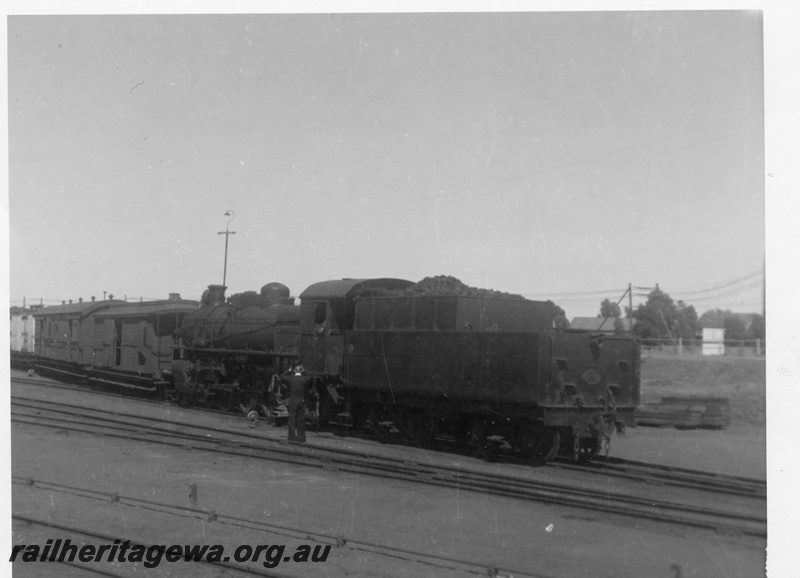 P03097
PM class 712 steam locomotive, side and end view, shunting, Kalgoorlie, EGR line.
