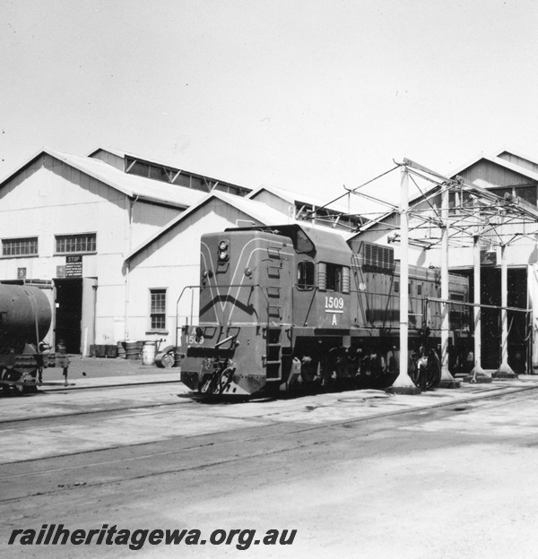 P03147
A class 1509, sheds, Geraldton, NR line
